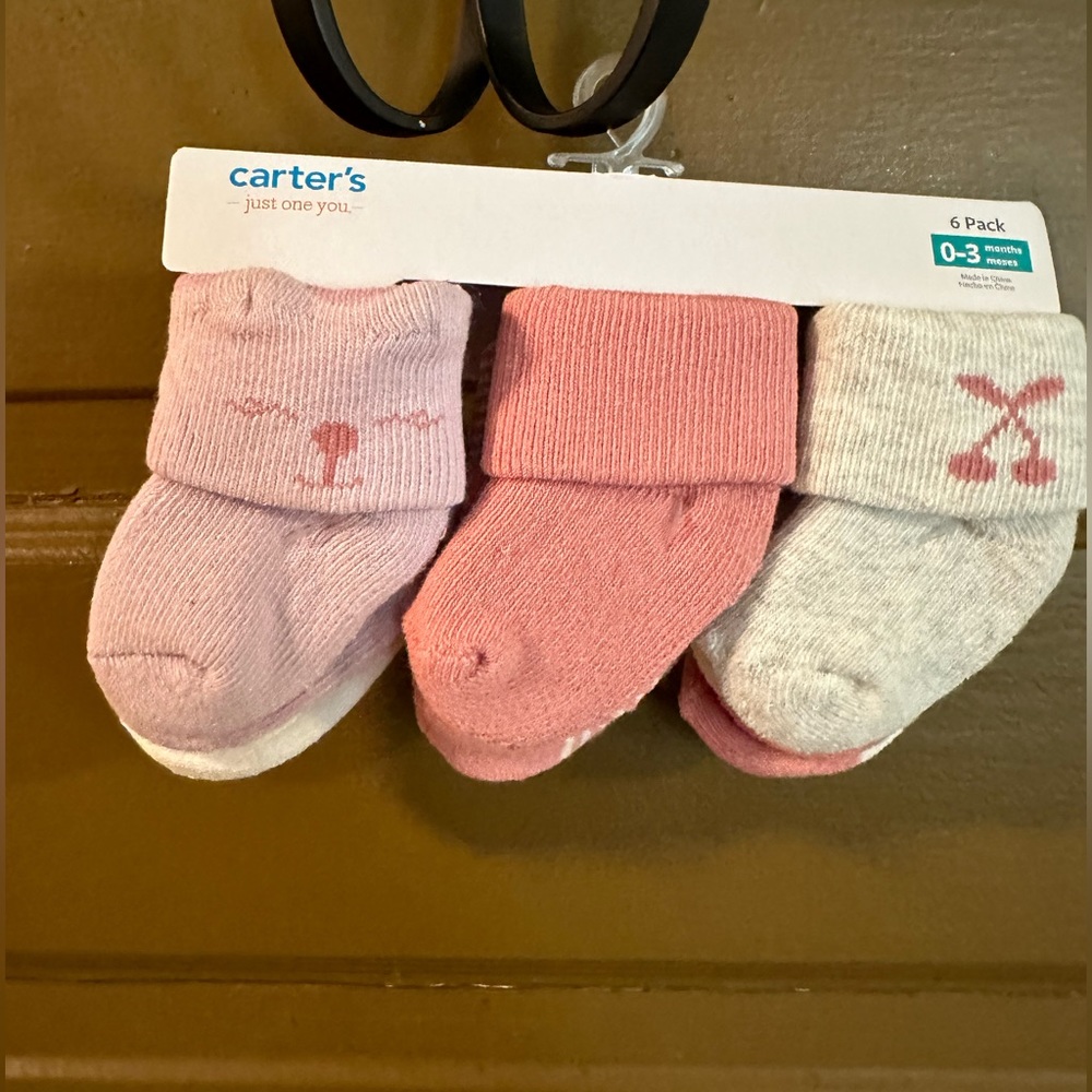 0-3 months 6 pair of socks.